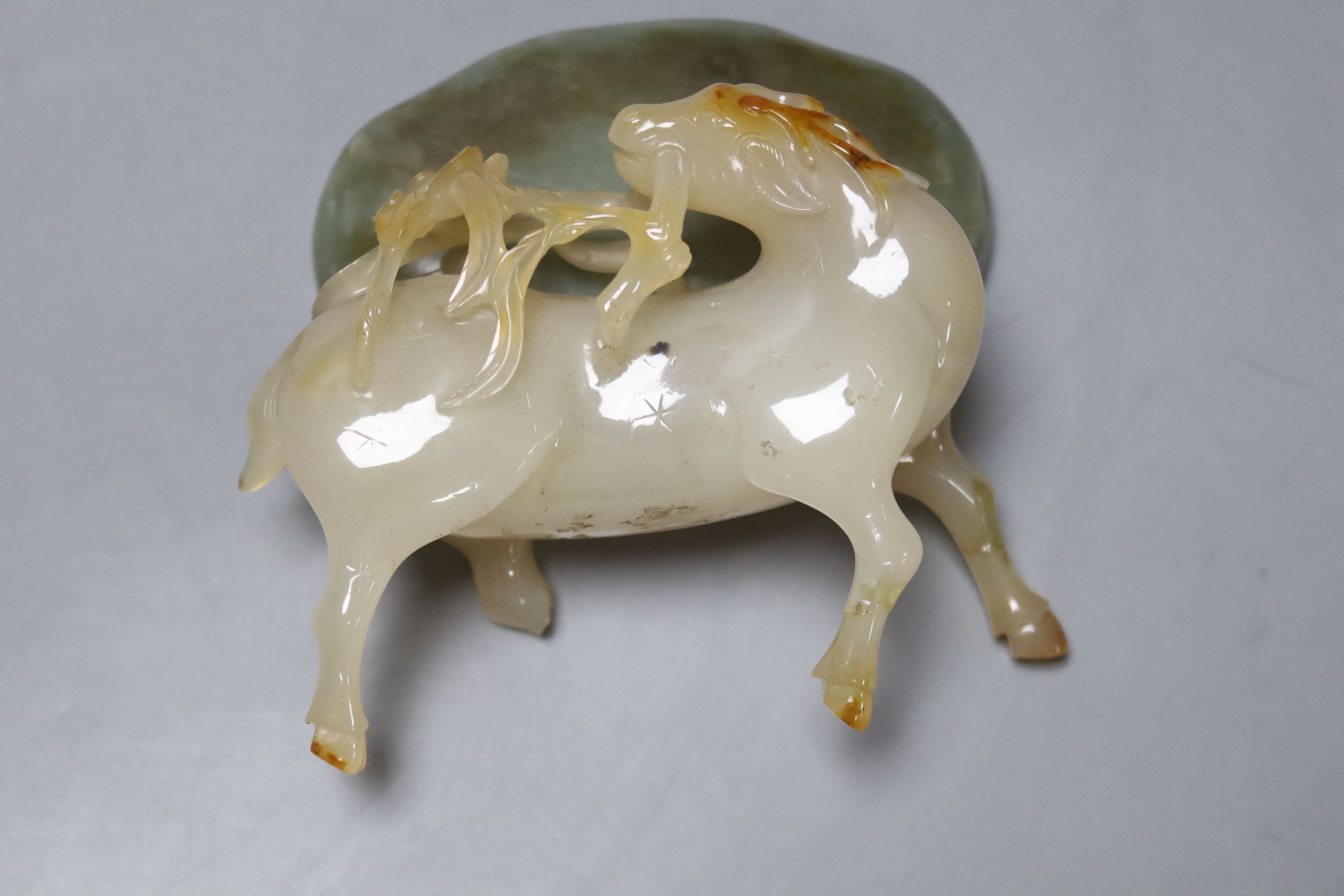 A 19th century Chinese carved jade brushwasher together with an agate figure of a stag, tallest 11cm